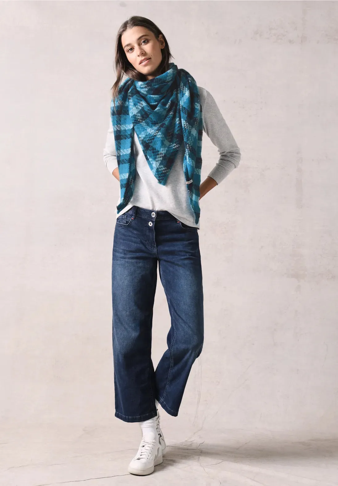 Cecil Fluffy Triangle scarf in Blue Check 72541 Blue