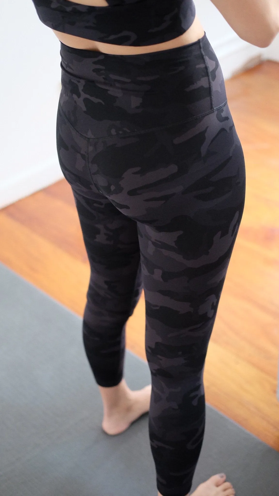 Easy Stretch 7/8 *Print Leggings in Camo Black