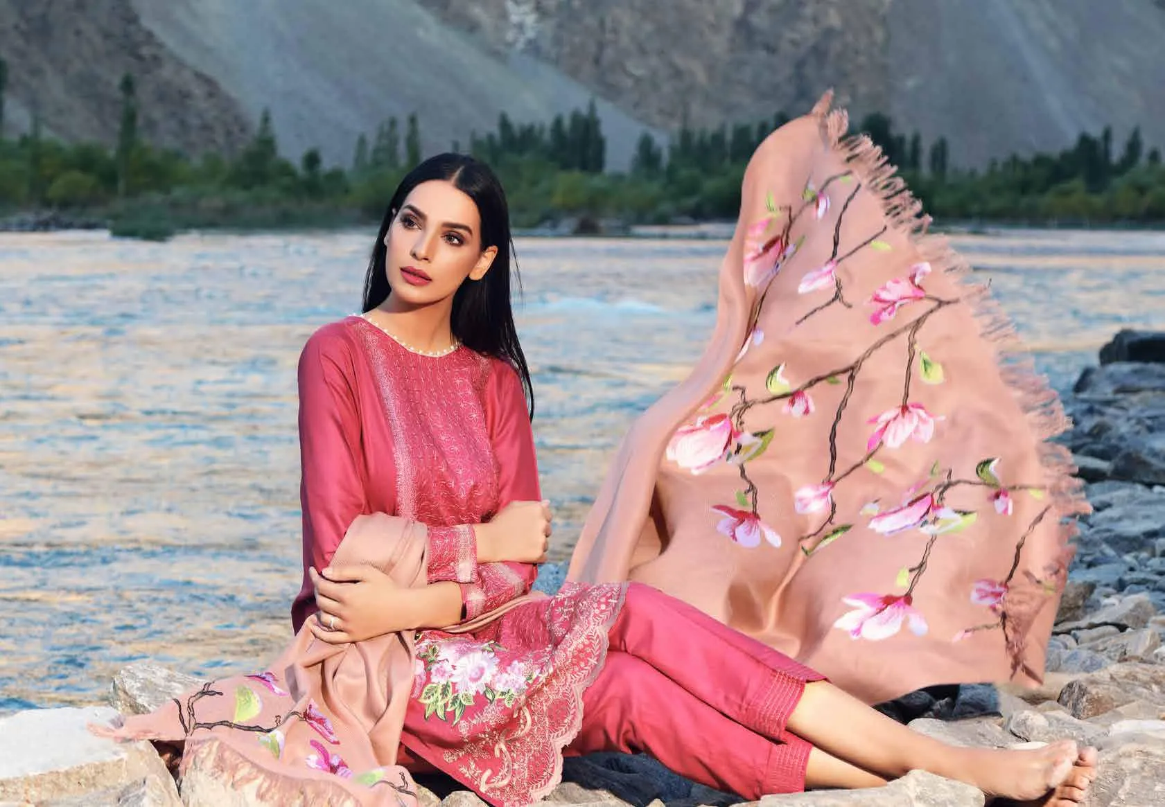 Gul Ahmed Winter Collection 2019 – APE-02