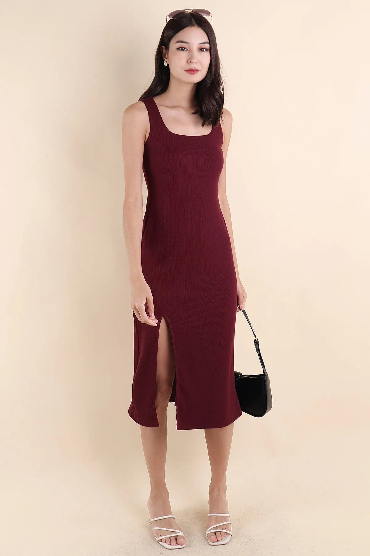 KOURTNEY RIBBED DRESS IN MAROON