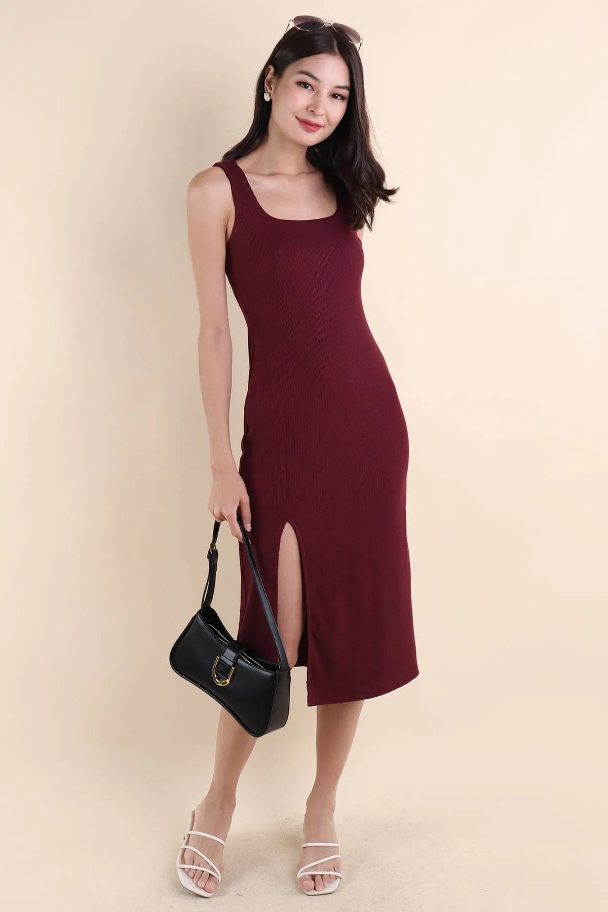 KOURTNEY RIBBED DRESS IN MAROON