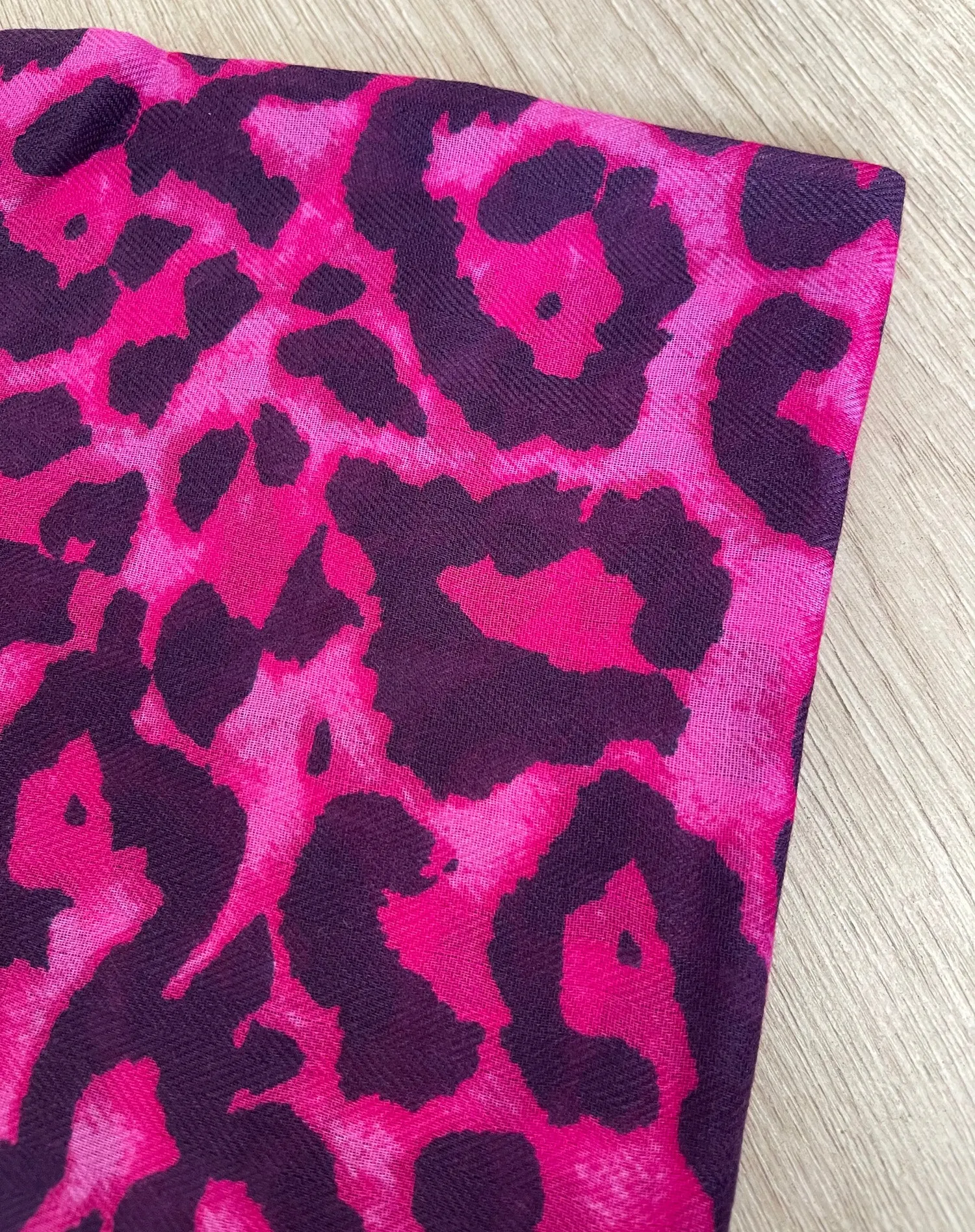 LARGE FUCHSIA PINK LEOPARD PRINT SCARF